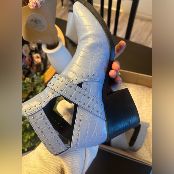 Size 9 Steve Madden Andy blue croc style - Picture 3 of 8